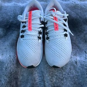 Mens running shoes size 7.5